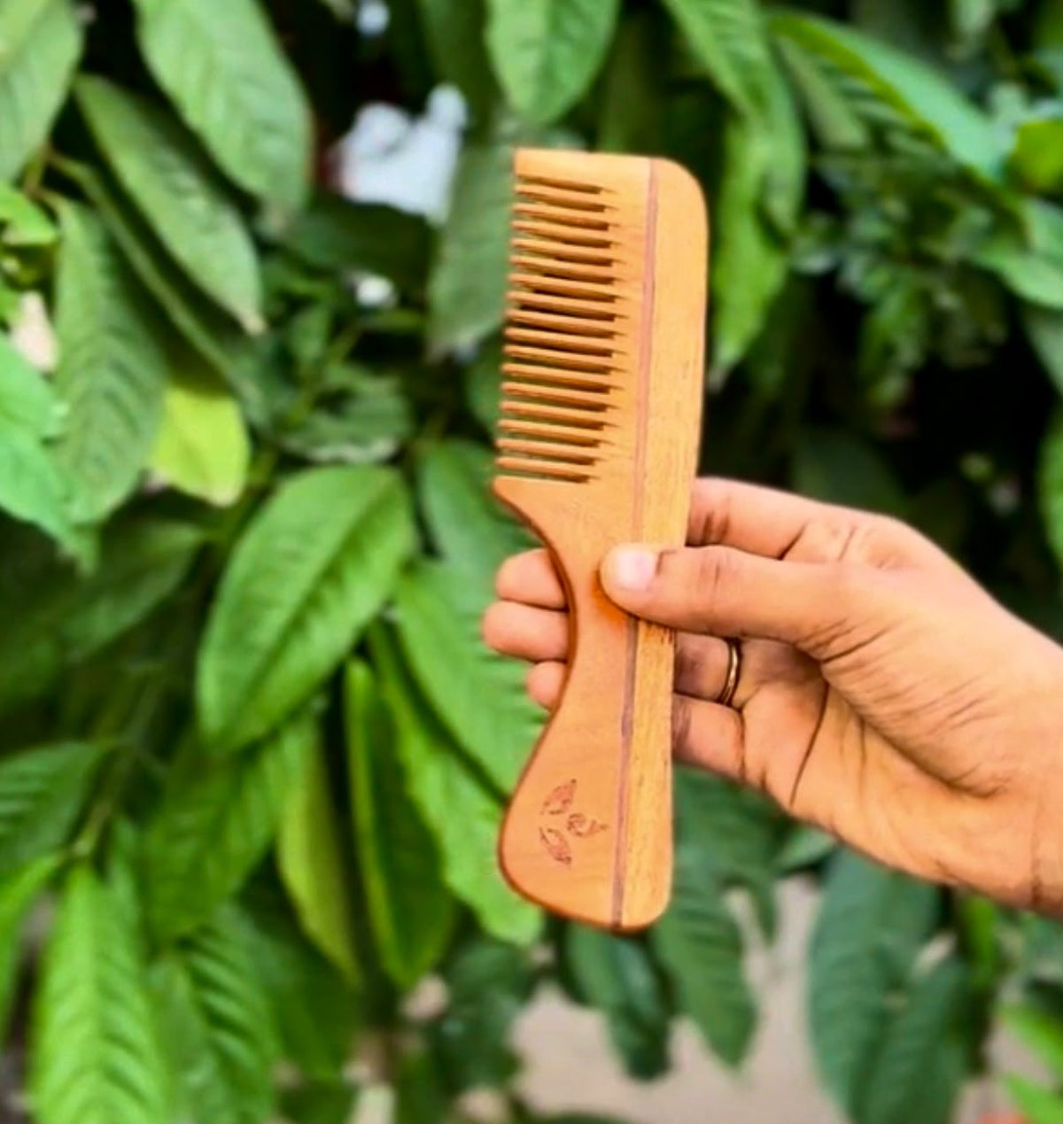 Vanya Neem Comb with Handle